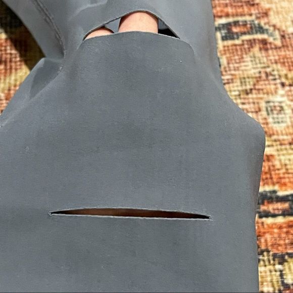 ALO Yoga High Waist Ripped Warrior Leggings in Concrete sz L - Picture 6 of 7